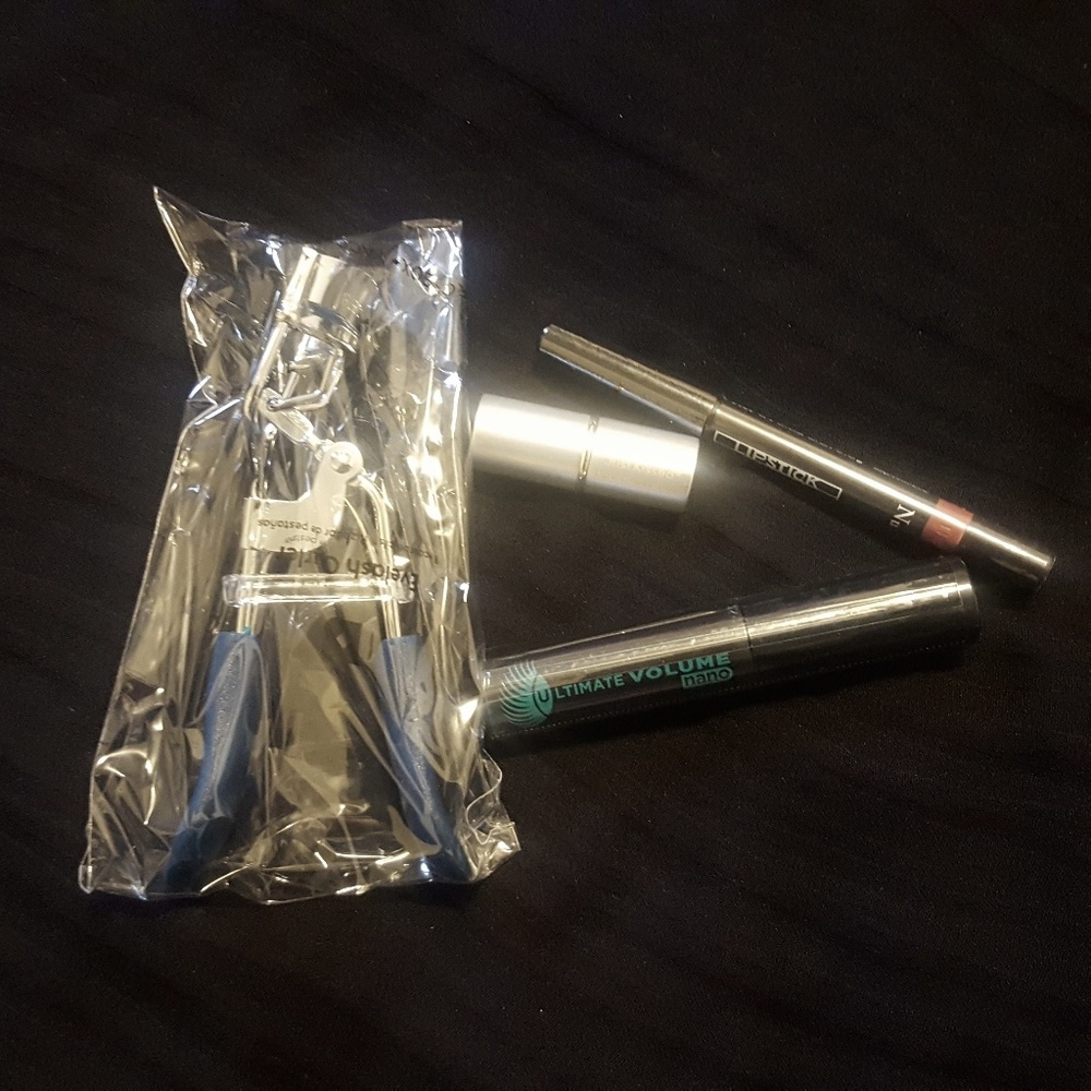 *Brand New* Beauty Sample Bundle